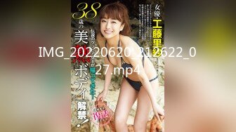 花重金雇女同学偷拍漂亮室友用海飞丝洗B花洒冲击阴部去泡沫